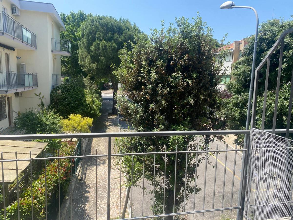 Via Pesaro A/C Apartment มาร์เชลลี ภายนอก รูปภาพ
